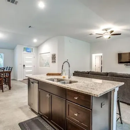 Spacious Lake Travis Getaway With Boat Parking